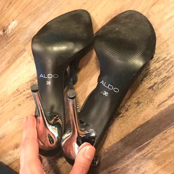 HP Flofifi Heels - Worn Once - Look New!! - Picture 3 of 6